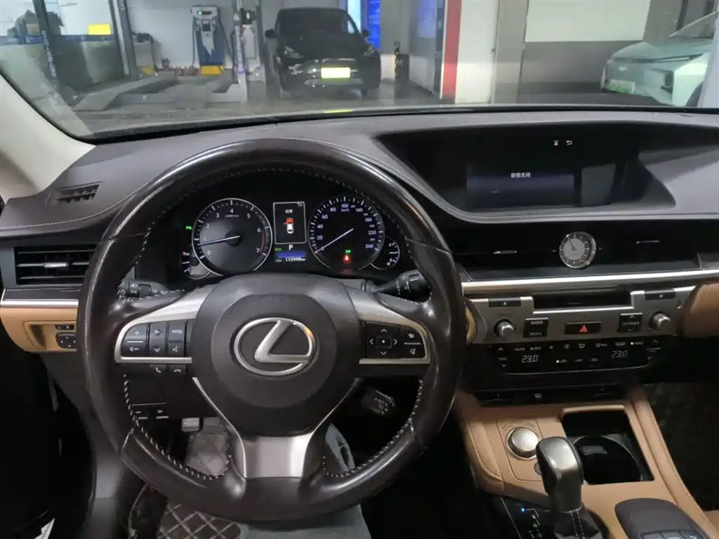 Lexus ES 2018 — фото 4