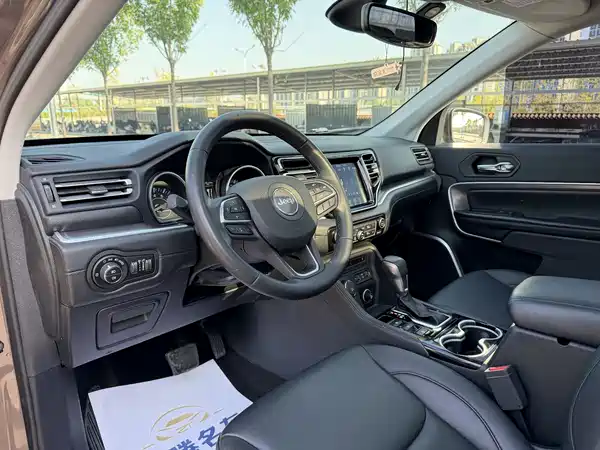 Jeep Grand Commander 2018