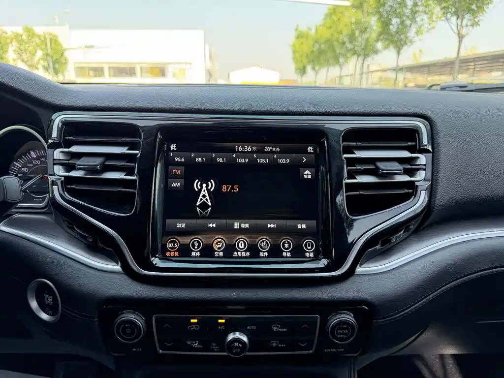 Jeep Grand Commander 2019 — фото 24