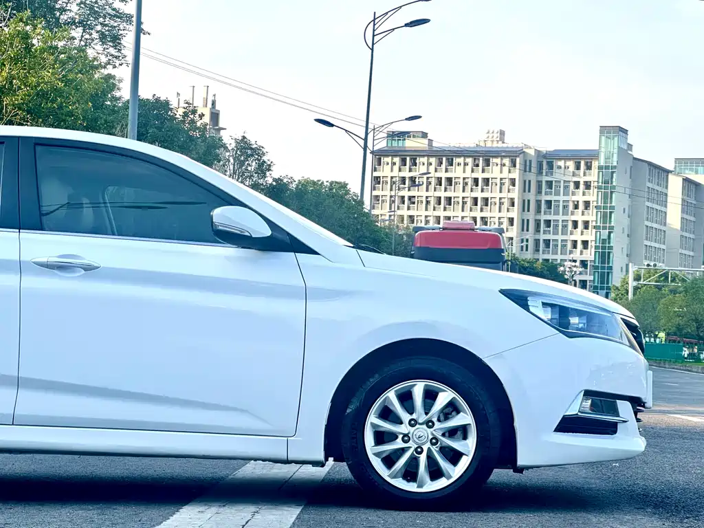 Changan V7 2015 — фото 9