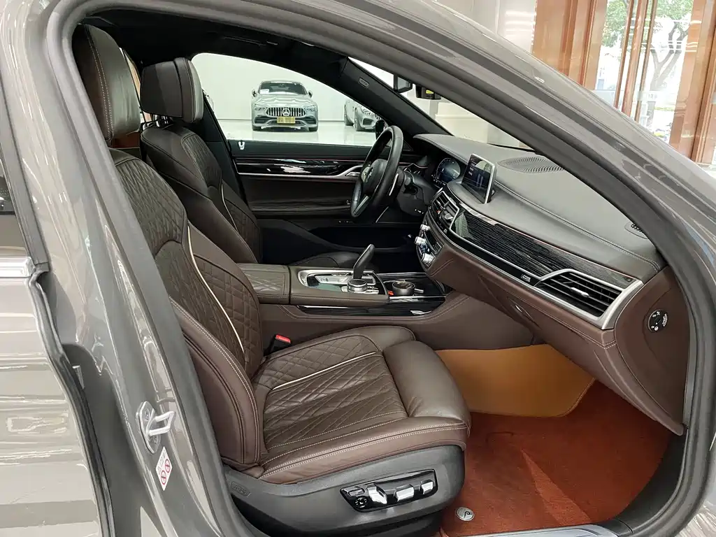 BMW 7 Series 2021 — фото 14