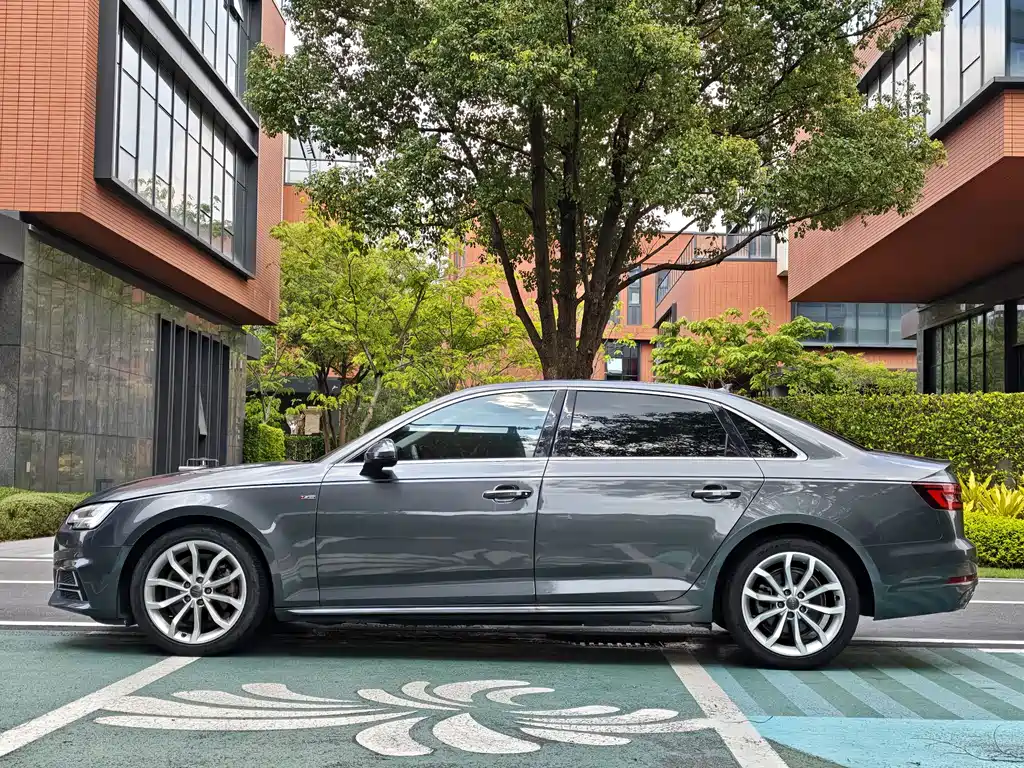 Audi A4L 2018