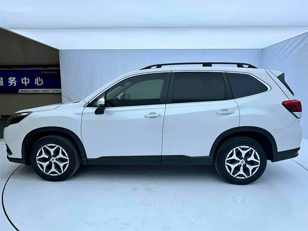 Subaru Forester 2023 — фото 7