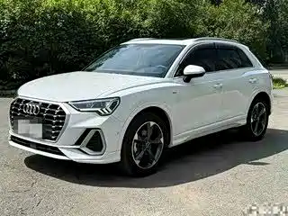 Audi Q3 2022 — фото 1