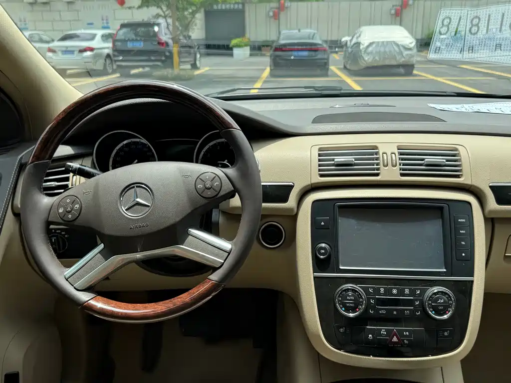 Mercedes-Benz R-Class 2017 — фото 17