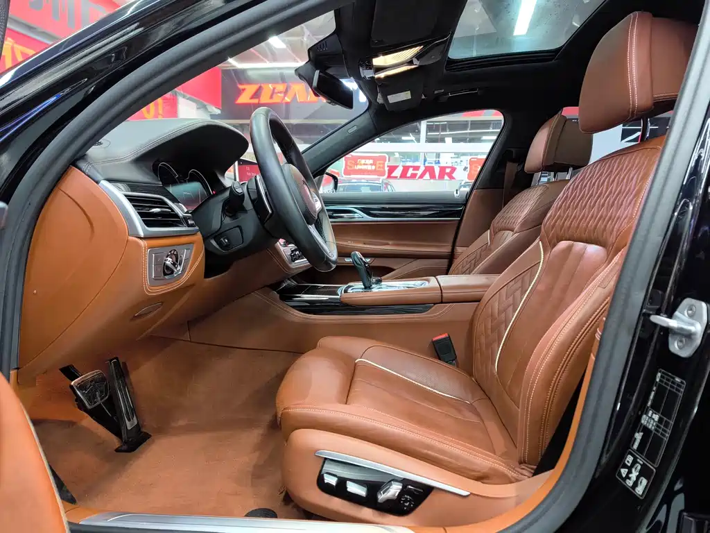BMW 7 Series 2018 — фото 12