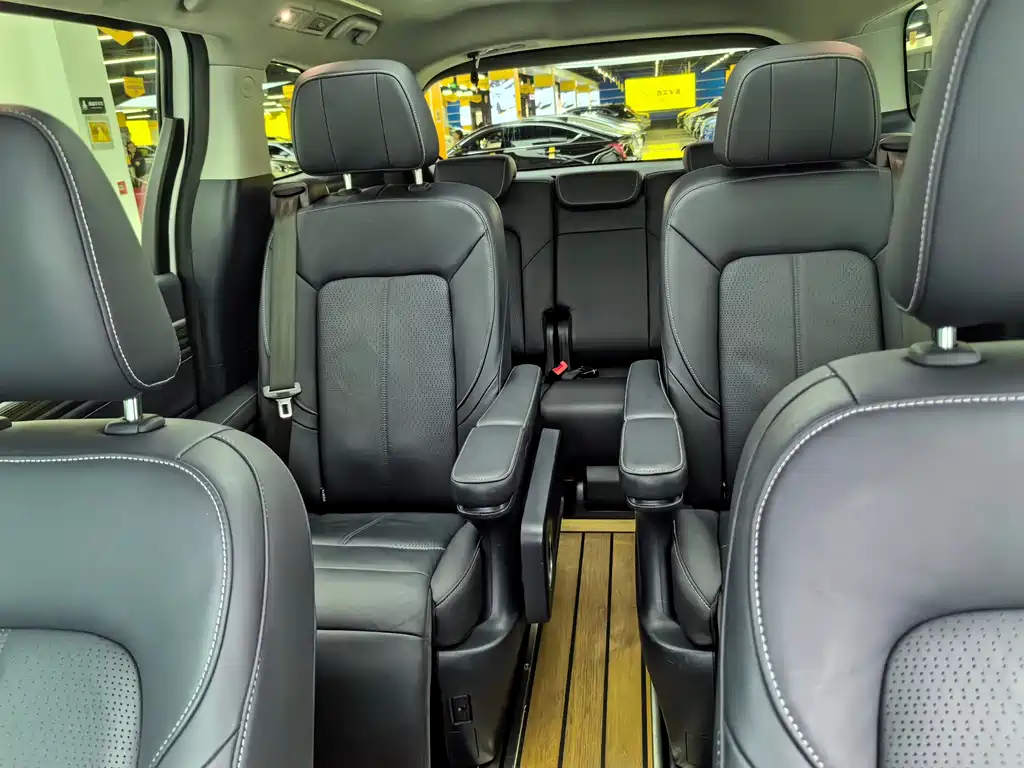GAC Motor Trumpchi M8 2021 — фото 19