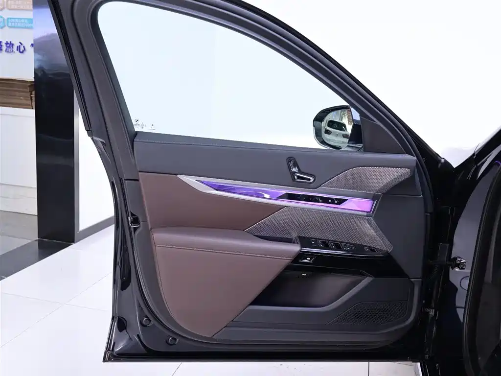 BMW i7 2023 — фото 18