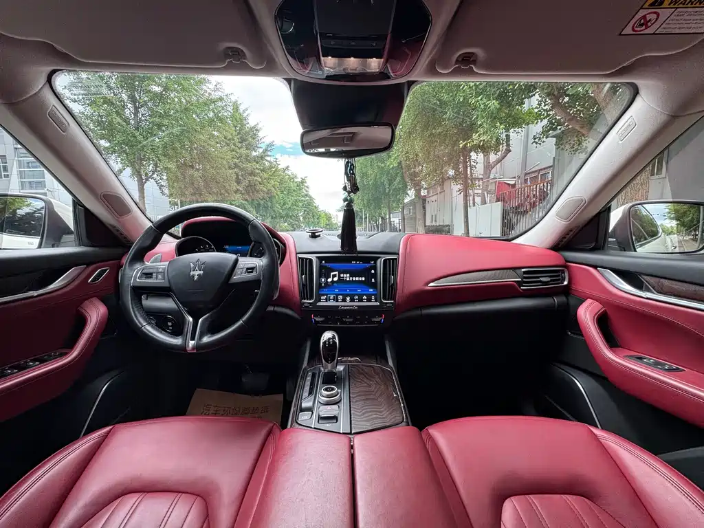 Maserati Levante 2017 — фото 11