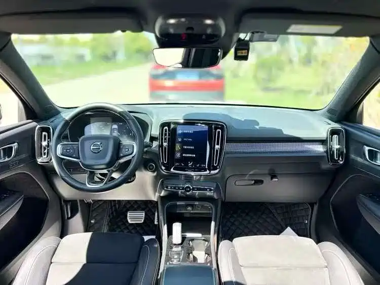 Volvo XC40 2019 — фото 4