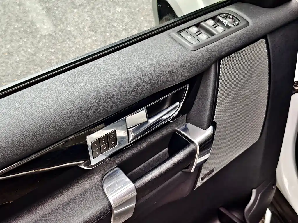 Land Rover Discovery 2014 — фото 15