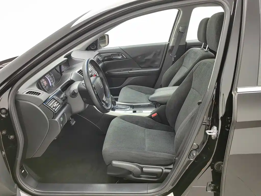 Honda Accord 2017 — фото 10
