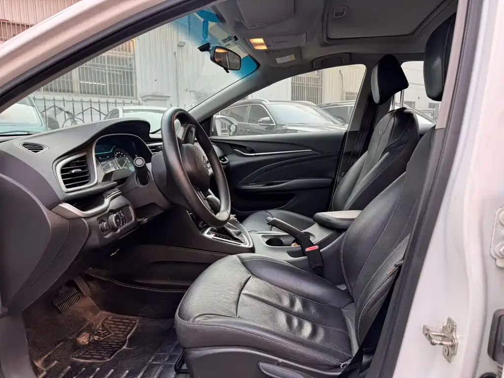 Buick Excelle 2015 — фото 13