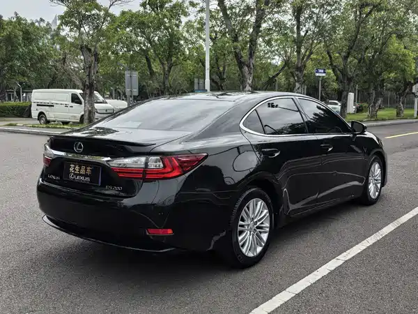 Lexus ES 2016