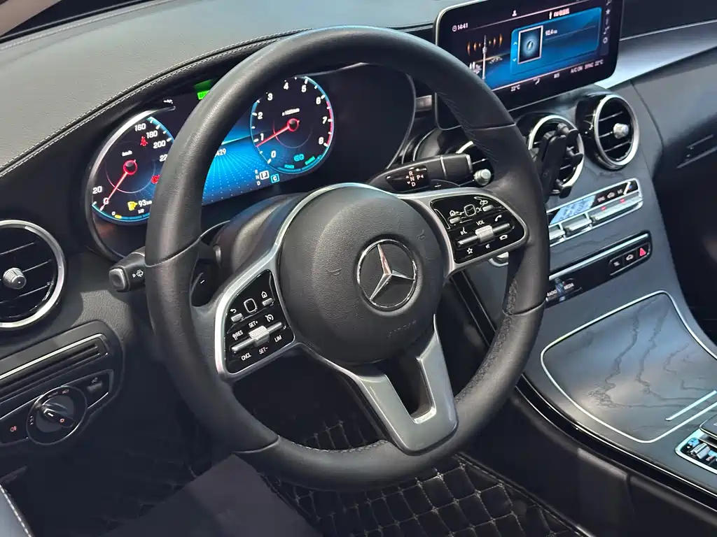 Mercedes-Benz C-Class 2019 — фото 11