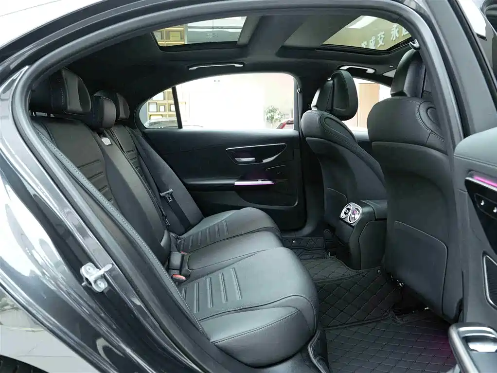 Mercedes-Benz C-Class 2025 — фото 13