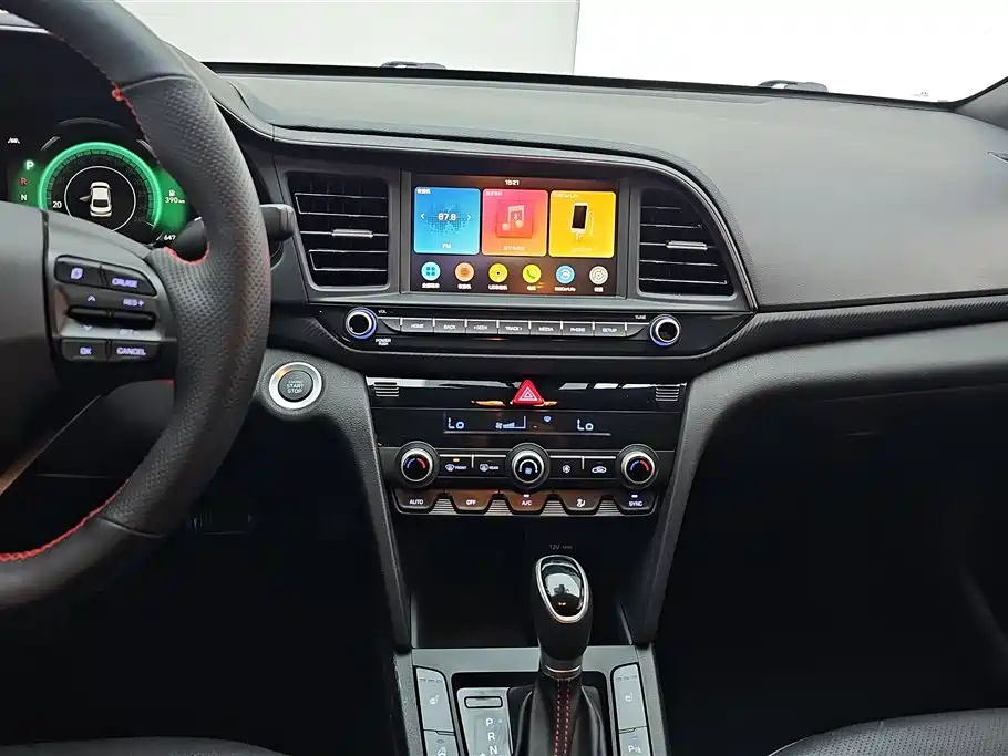 Hyundai Elantra 2020 — фото 13