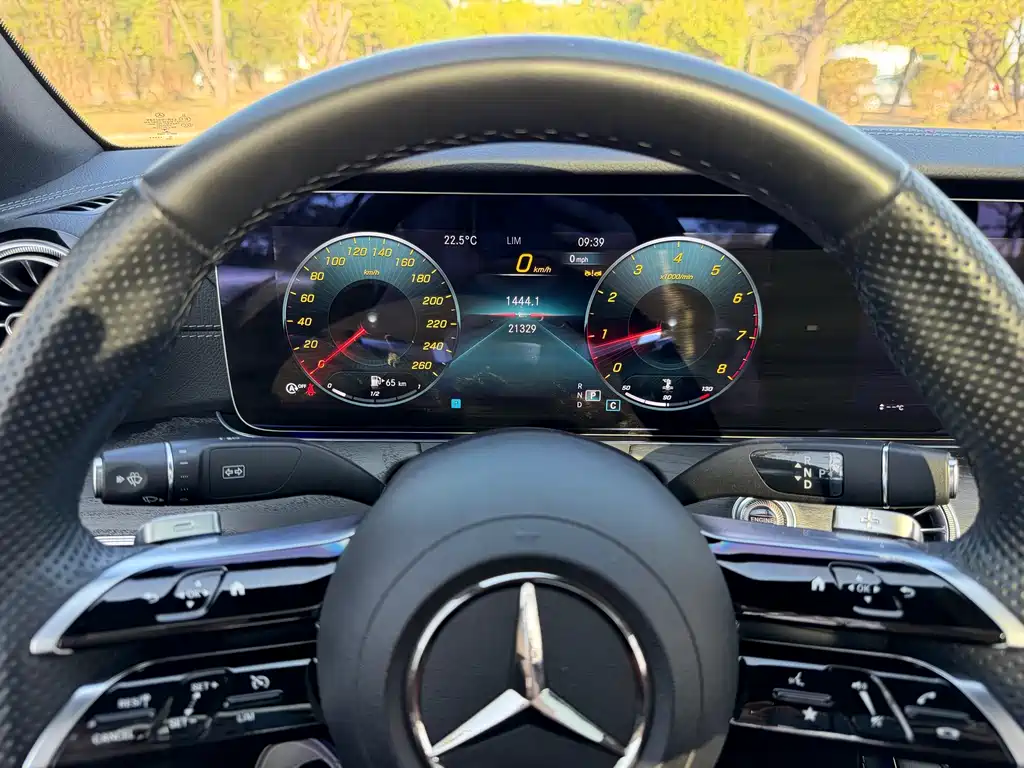 Mercedes-Benz E-Class 2023 — фото 16