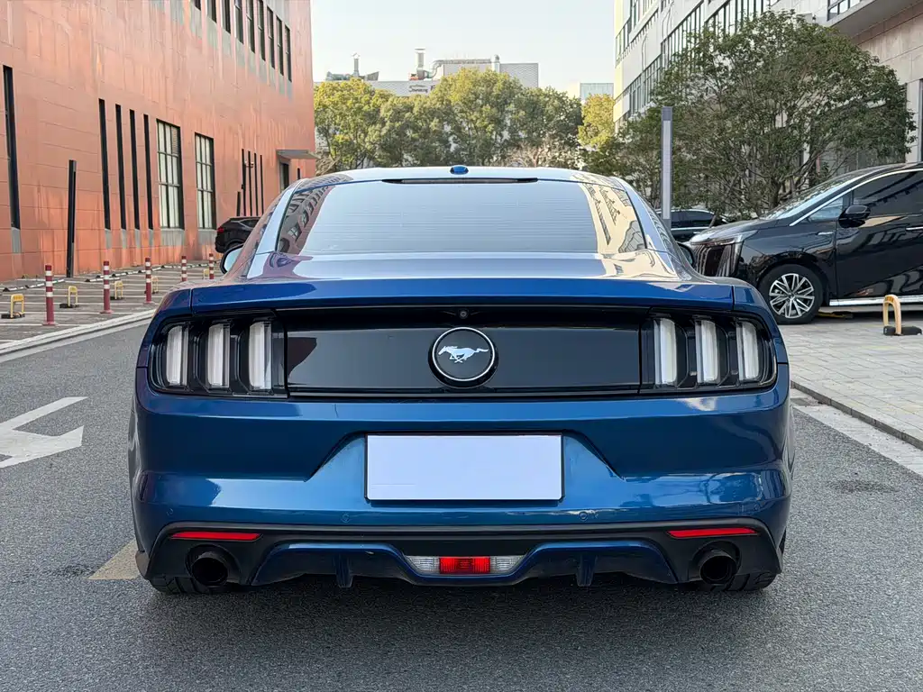 Ford Mustang 2017 — фото 18