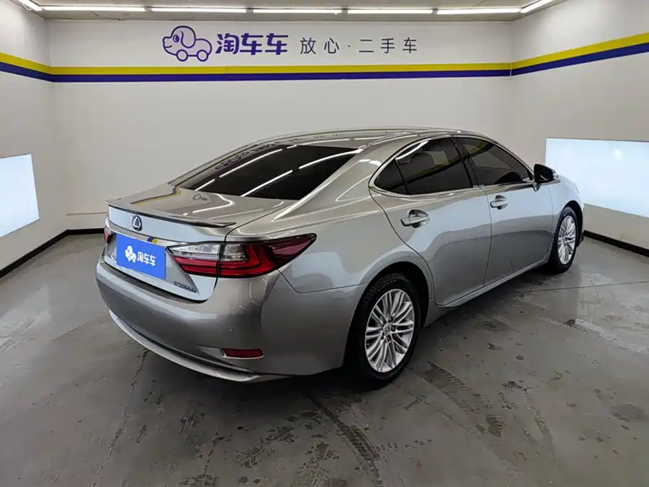 Lexus ES 2017 — фото 3