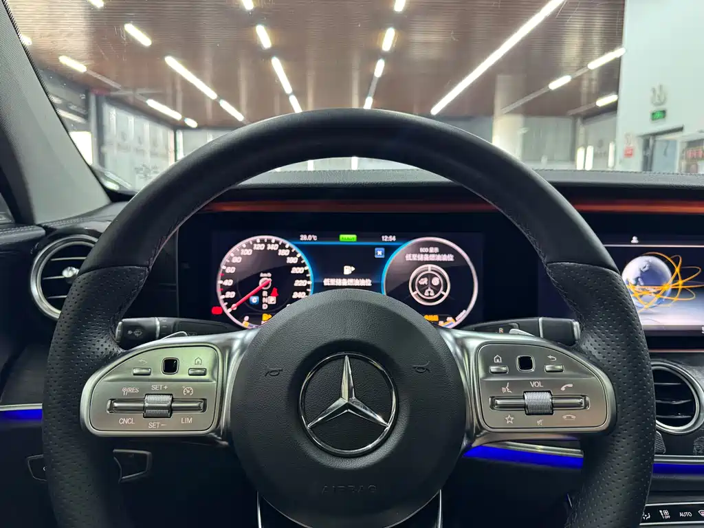 Mercedes-Benz E-Class 2019 — фото 10