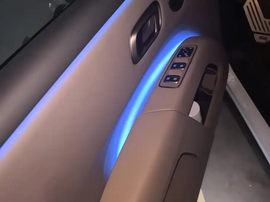Li Auto i8 2025 — фото 7