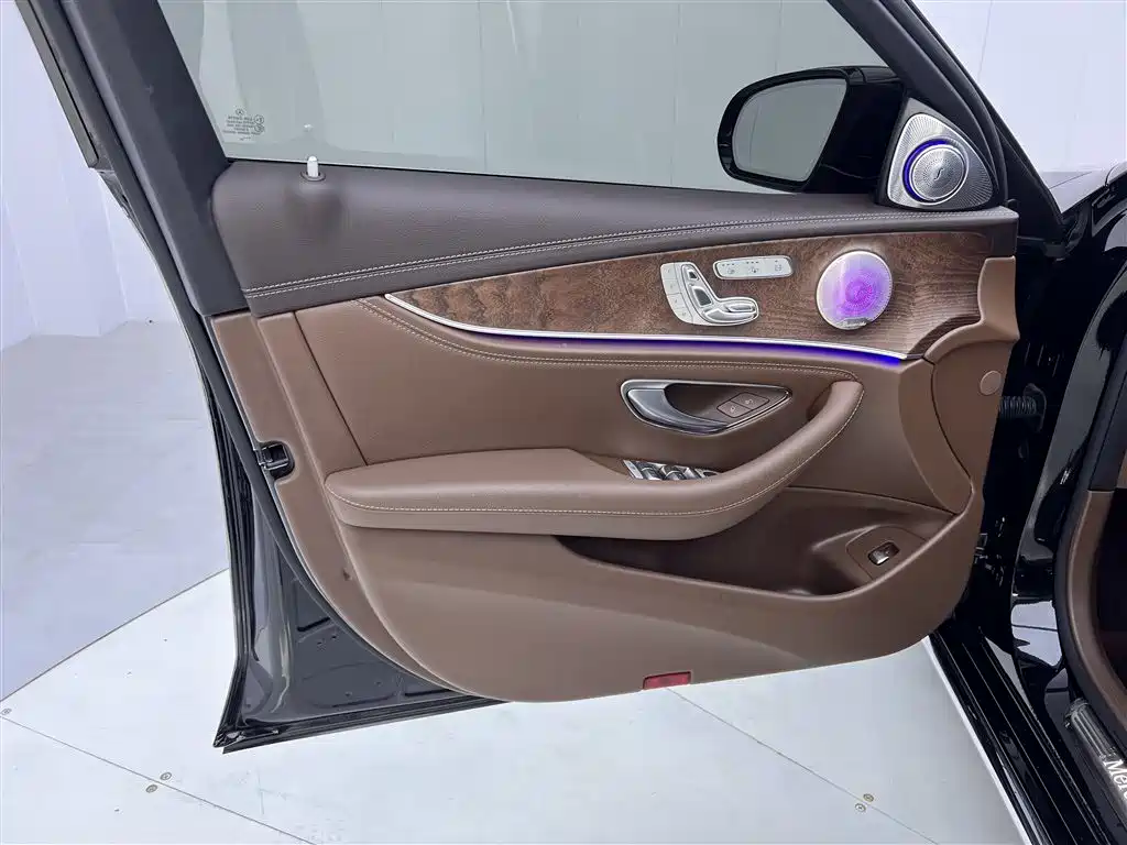 Mercedes-Benz E-Class 2023 — фото 17