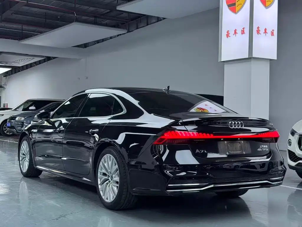 Audi A7L 2024 — фото 16