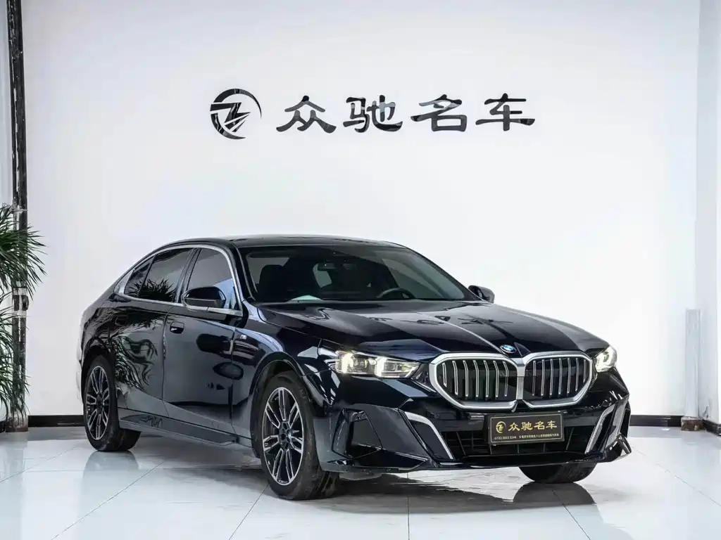 BMW 5 Series 2025 — фото 3