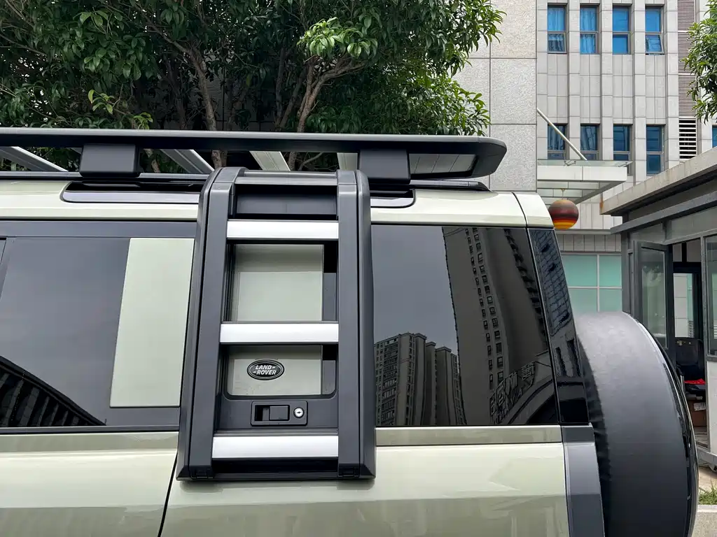 Land Rover Defender 2024 — фото 14