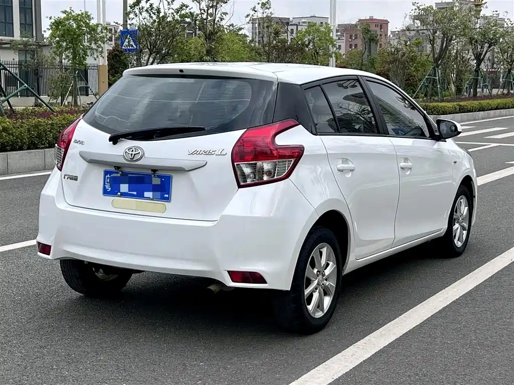 Toyota Yaris L 2016 — фото 7
