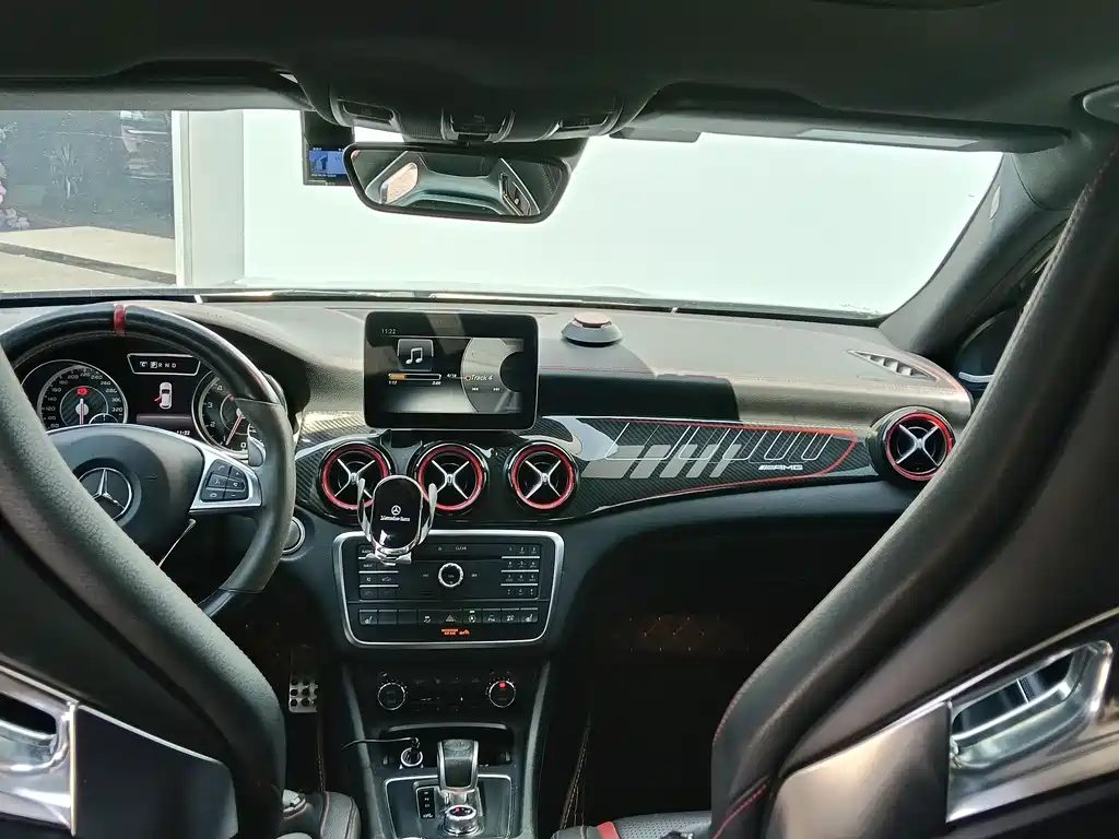 Mercedes-Benz GLA AMG 2017 — фото 8