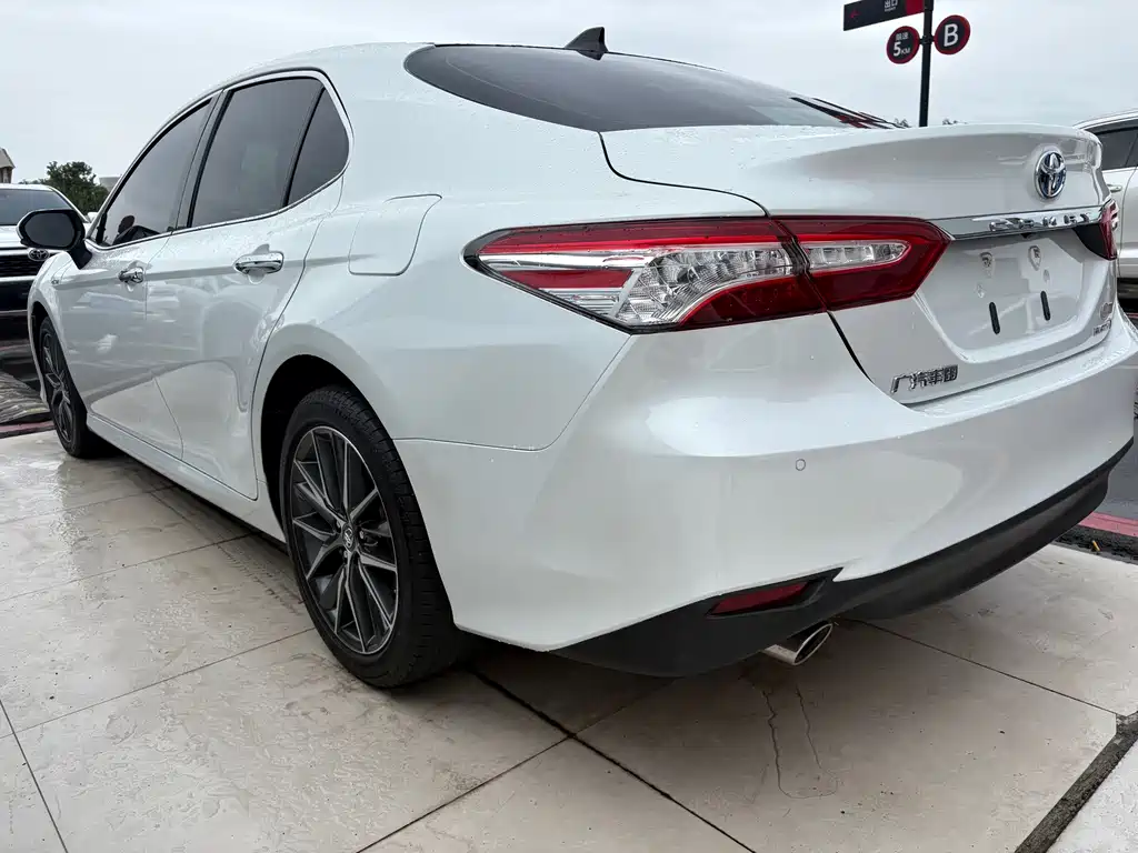 Toyota Camry 2023 — фото 14