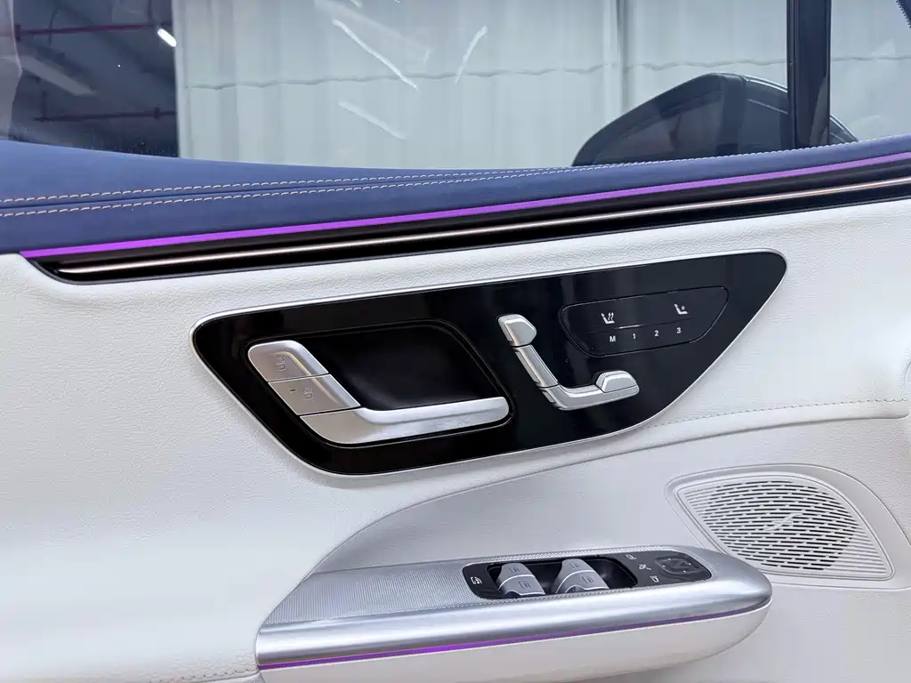 Mercedes-Benz EQE SUV 2023 — фото 22