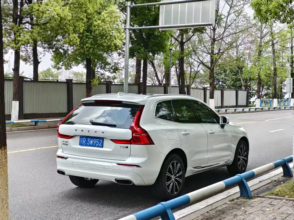 Volvo XC60 2020 — фото 9