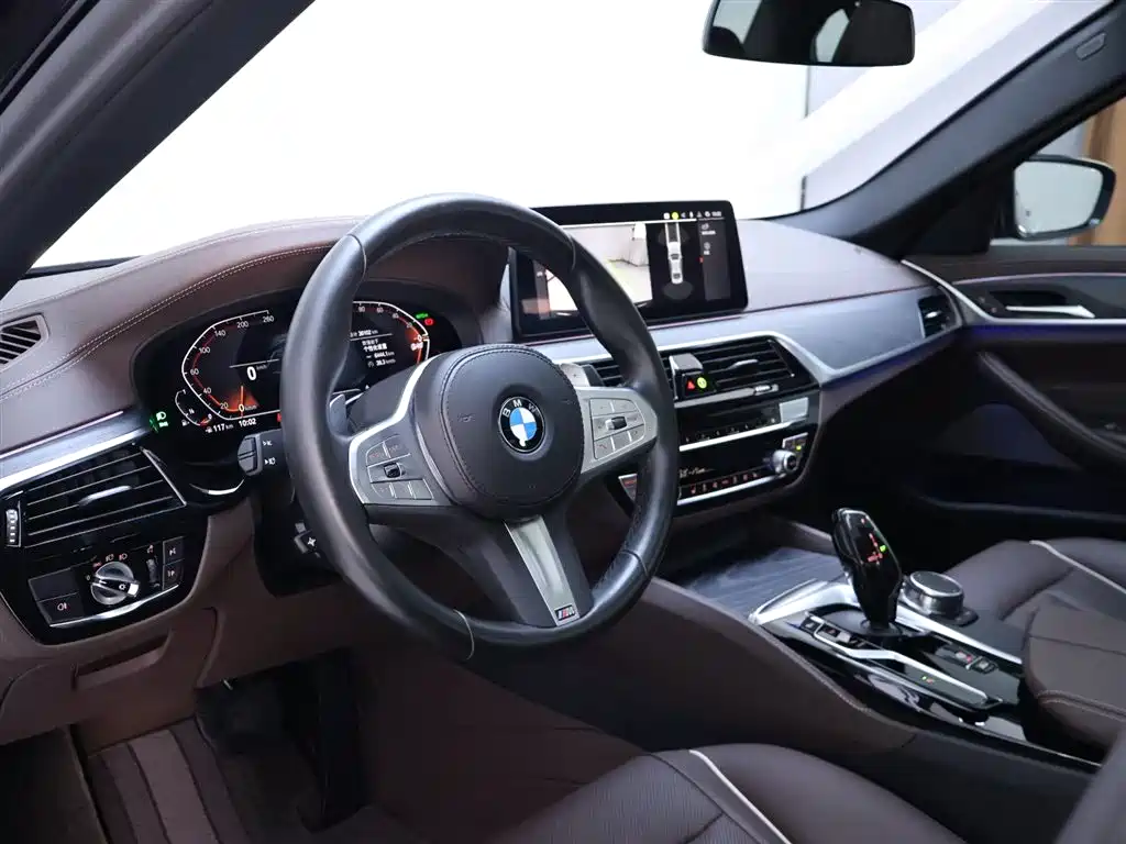 BMW 5 Series 2024 — фото 11