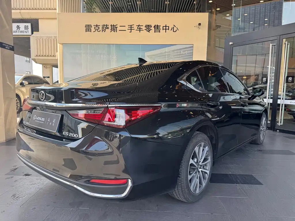 Lexus ES 2023 — фото 13