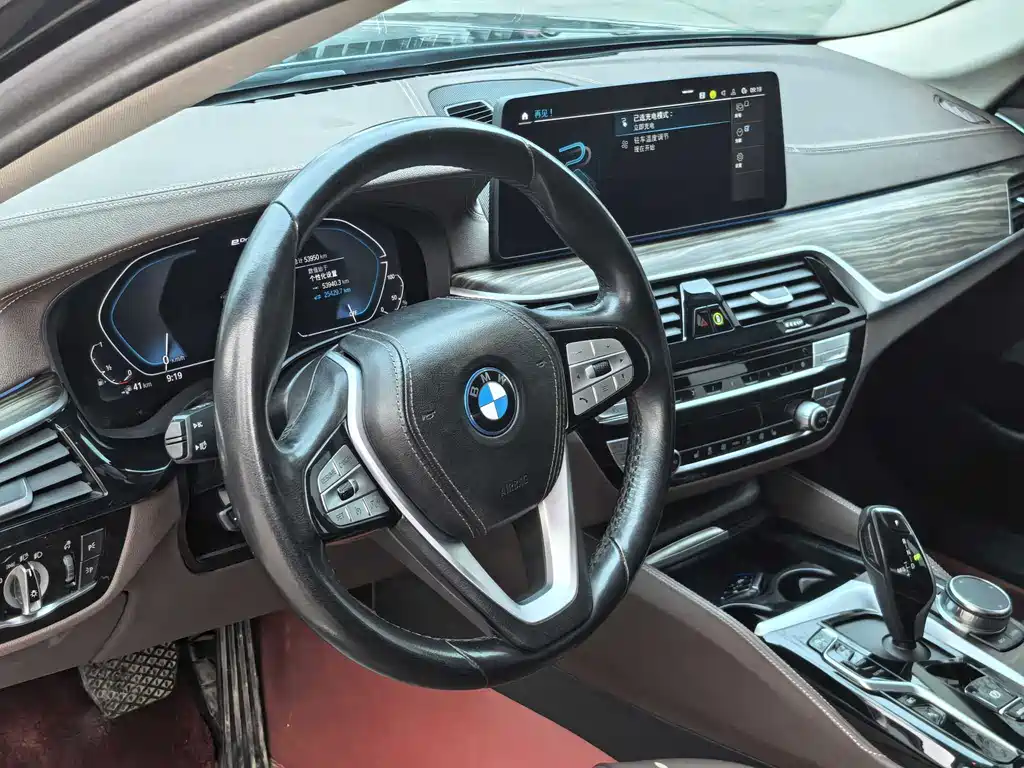 BMW 5 Series New Energy 2023 — фото 6