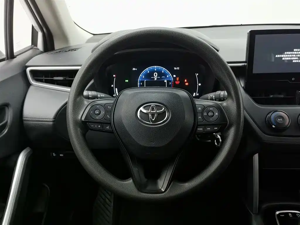 Toyota Corolla Cross 2023 — фото 11