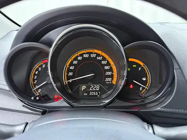 Toyota Yaris L 2022