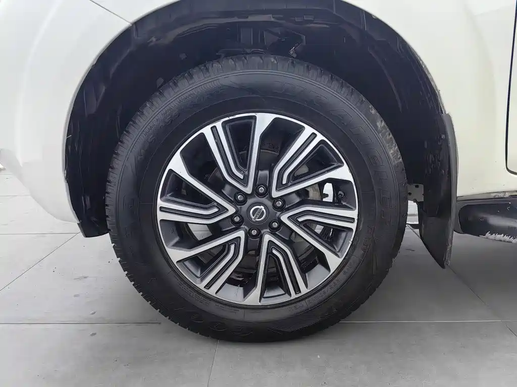 Nissan Terra 2018 — фото 17