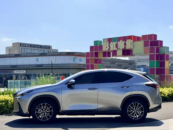 Lexus NX 2023