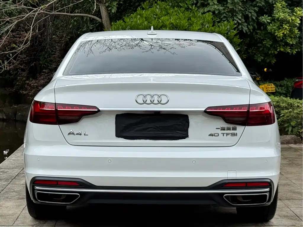 Audi A4L 2022 — фото 6