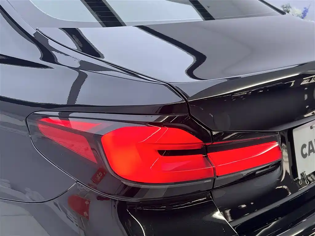 BMW 5 Series 2022 — фото 10