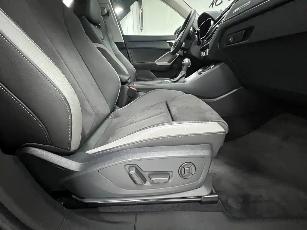 Audi Q3 2022 — фото 15