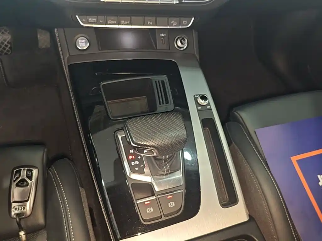 Audi Q5L 2024 — фото 14