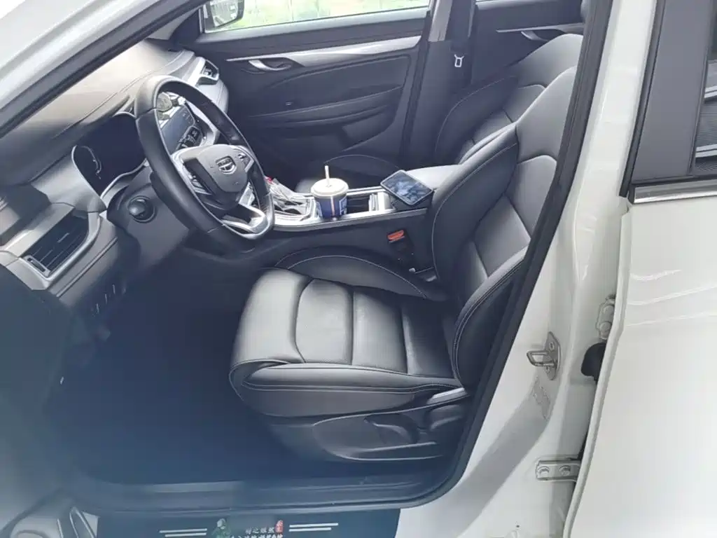 Geely Emgrand 2020 — фото 15