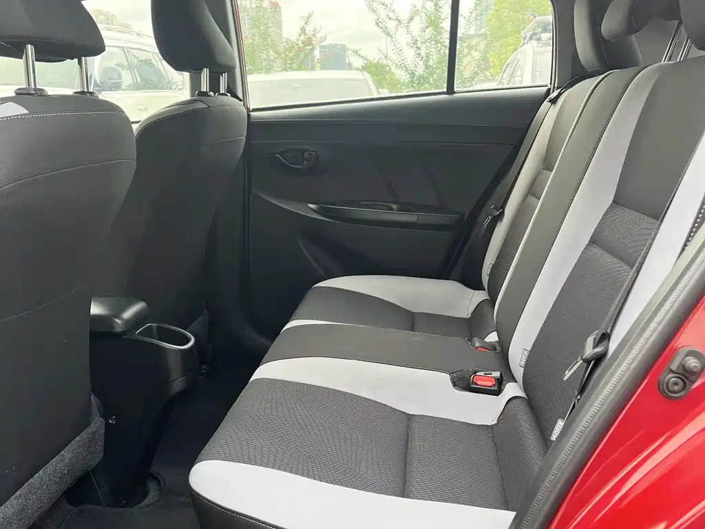 Toyota Yaris L 2020 — фото 9