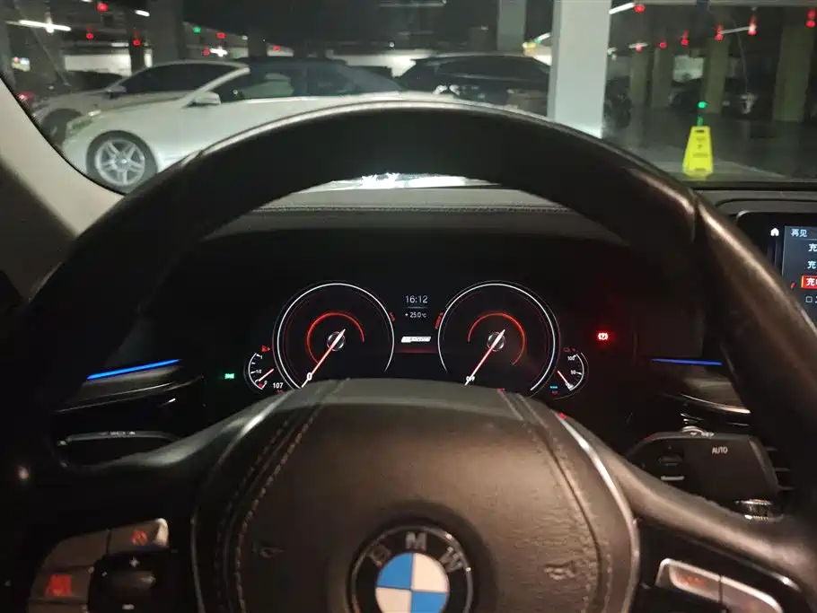 BMW 5 Series 2019 — фото 14