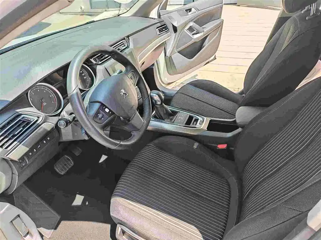 Peugeot 408 2017